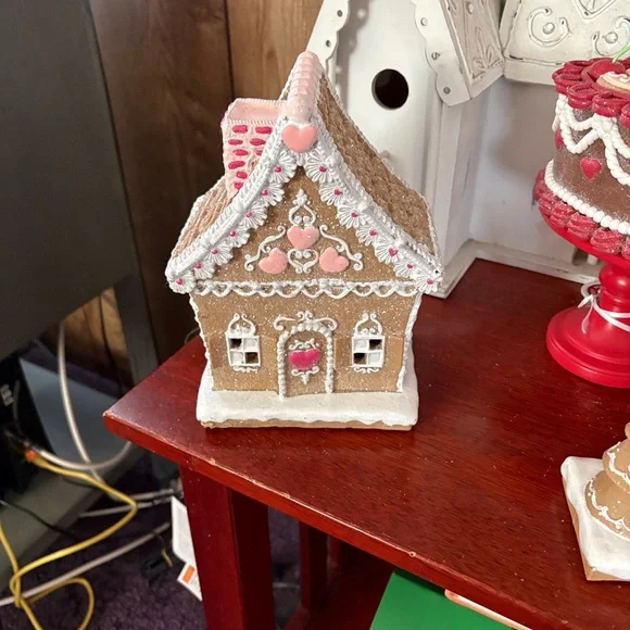 NWT-Gingerbread House Holiday Decoration - Brown and Pink - Picture 2 of 16